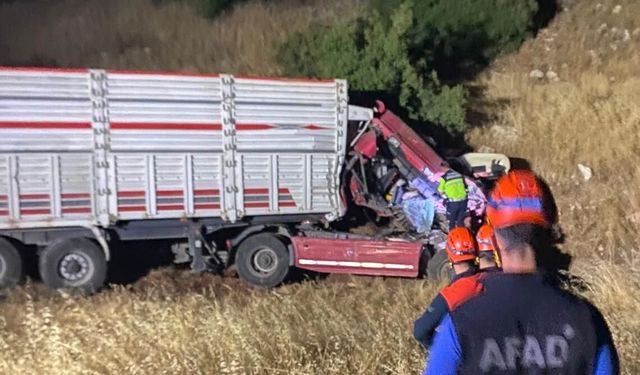 Kahramanmaraş’ta tır kazası: Şarampole uçan aracın sürücüsü yaralandı