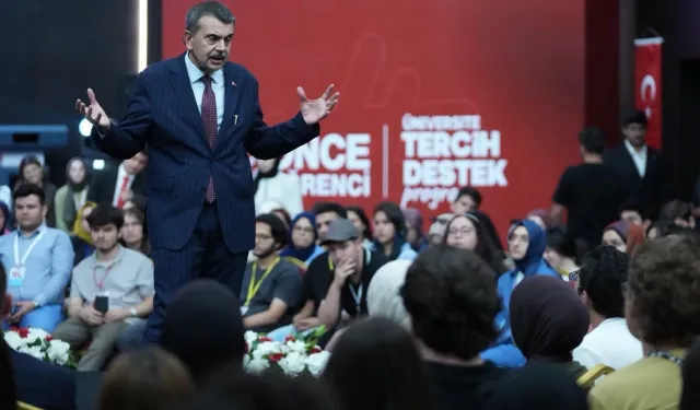 Bakan Tekin üniversite adaylarıyla tecrübe paylaştı