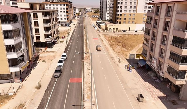 Elbistan Dr. Devlet Bahçeli Bulvarı’nda Asfalt Çalışması Tamamlanıyor