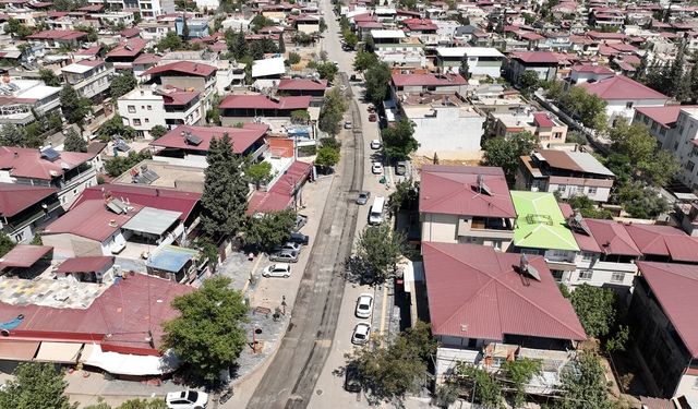 Kahramanmaraş'ta Hacı Murat Caddesi'nde asfalt yenileme çalışmaları başladı