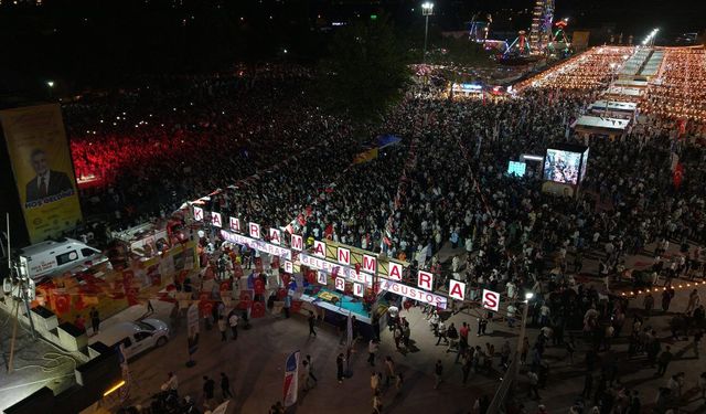 Kahramanmaraş Ağustos Fuarı ilk gününden on binlerce ziyaretçiyi ağırladı!
