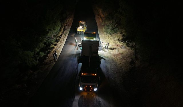 Kahramanmaraş’ta Sarıçukur yolu sıcak asfaltla yenileniyor