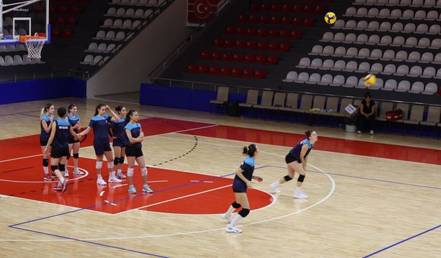 Büyükşehir Belediyespor Kadın Voleybol Takımı, 2. Lig Maratonuna Hazırlanıyor