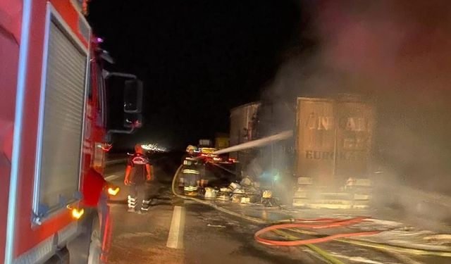Kahramanmaraş'ta madeni yağ yüklü tır yandı