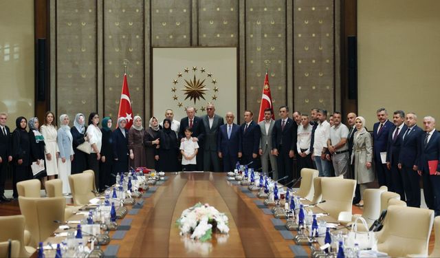 Cumhurbaşkanı Erdoğan, Ayser Çalık Ortaokulu Şehitlerinin Aileleriyle Bir Araya Geldi