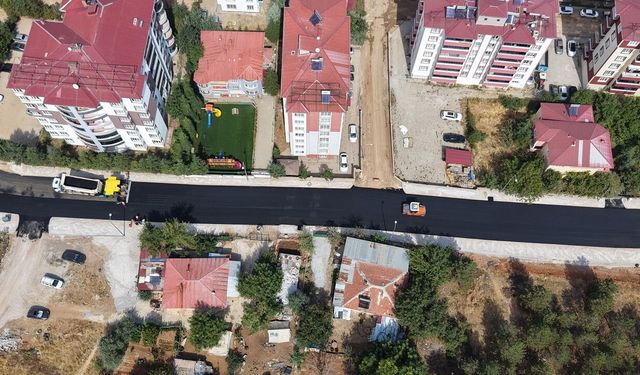 Afşin’de Atlas Caddesi’nin Asfaltı Büyükşehir’le Yenileniyor
