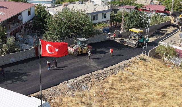 Büyükşehir, Onikişubat Kırsalında Yol Yatırımlarını Artırarak Sürdürüyor