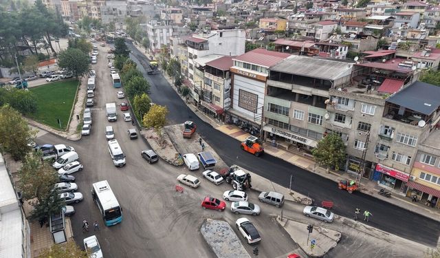 Büyükşehir Bayazıtlı Bulvarı’nda Asfalt Mesaisini Sürdürüyor