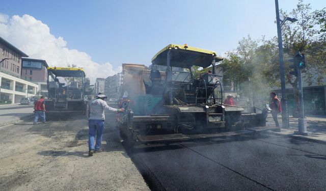 Büyükşehir, Hükümet Bulvarı’nın Asfaltını Yeniliyor
