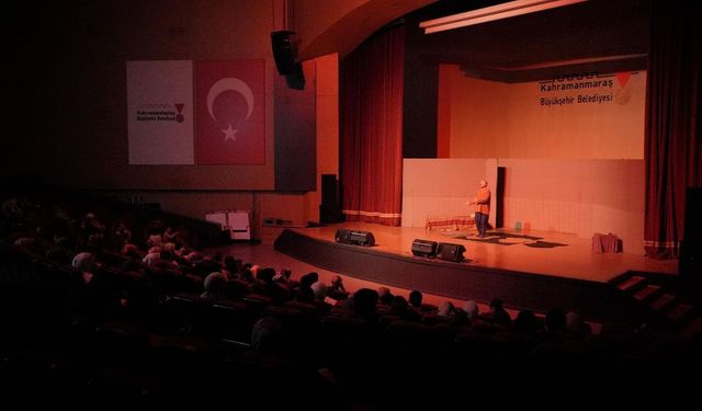 Büyükşehir’den Tiyatroseverlere Kahkaha Dolu Akşam