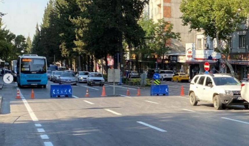 Kahramanmaraş’ta patlayan su borusu trafiği kilitledi