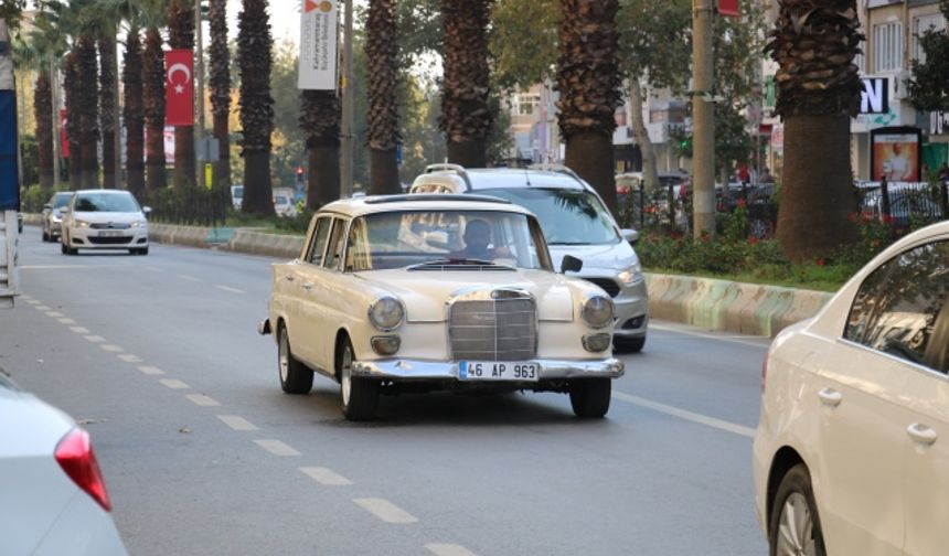 Kahramanmaraş’ta yarım asırlık otomobile gözleri gibi bakıyorlar