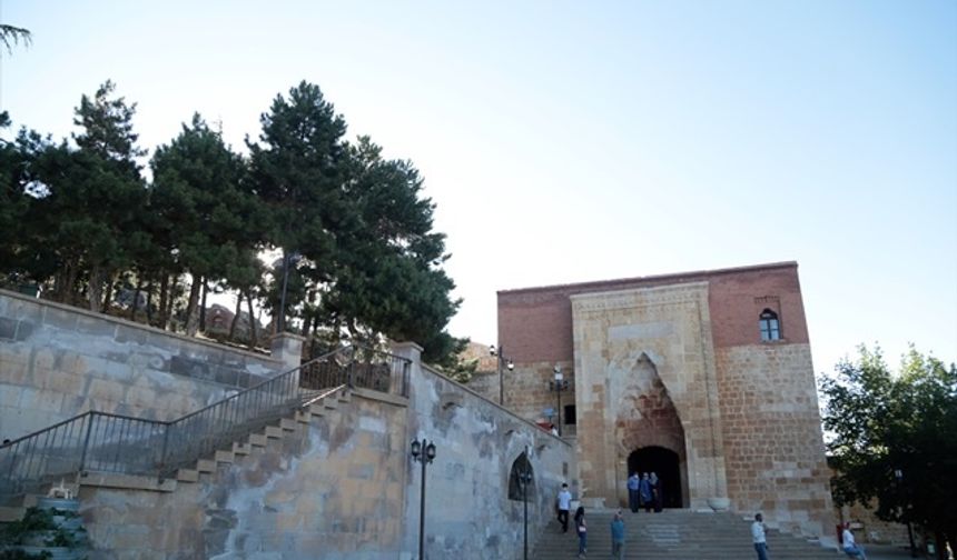 Kahramanmaraş'taki Eshab-ı Kehf Külliyesi "Kovid-19 uykusu"ndan uyandı