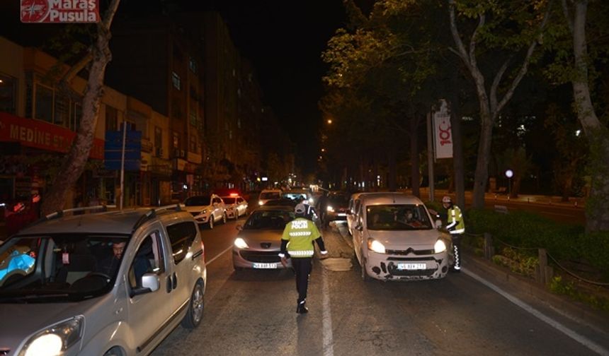 Kahramanmaraş'ta sokağa çıkma yasağının sona ermesinin ardından sokaklarda yoğunluk oluştu