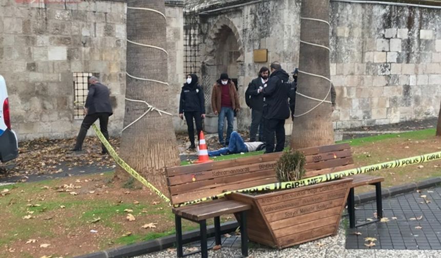 Kahramanmaraş’ta  Bir Kişi  Ulu Camii Meydanında Kendini Vurdu