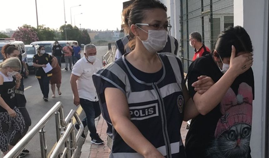Adana'da fuhuş operasyonu 36 kişiye gözaltı