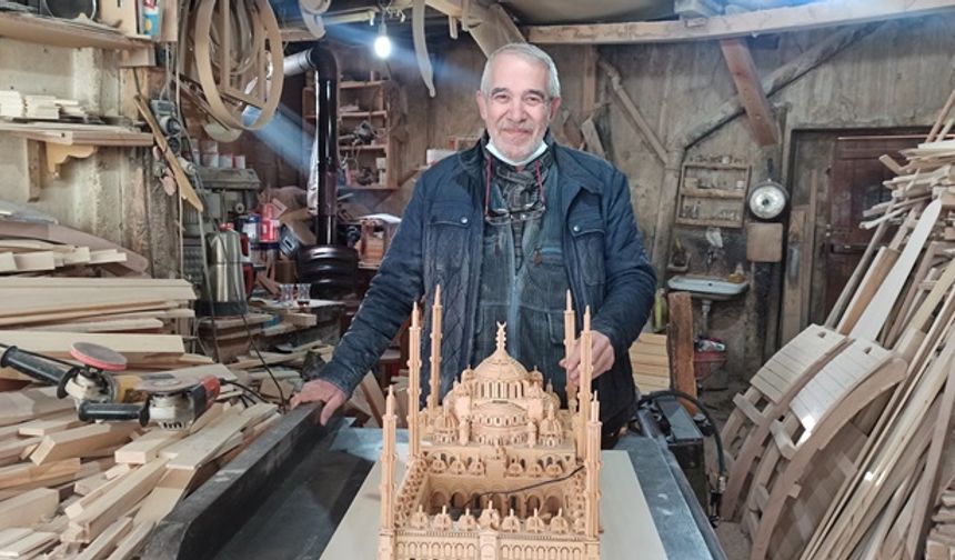 Sultanahmet Camii'nin ahşap maketini yaptı