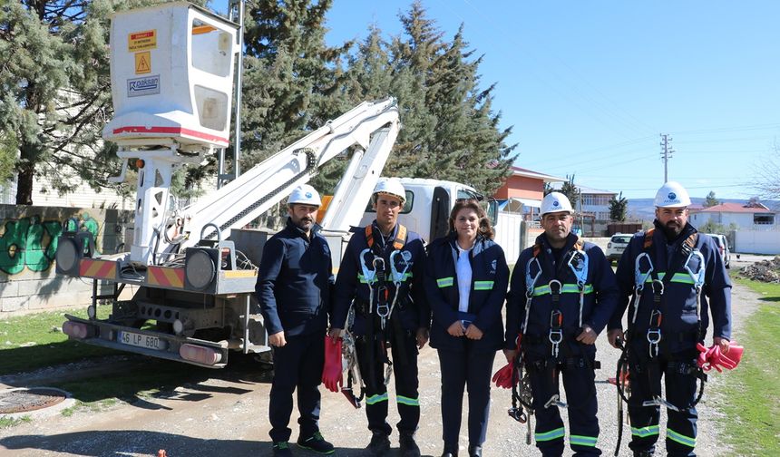 Kahramanmaraş'ta kadın işletme şefi, kesintisiz enerji için çalışıyor