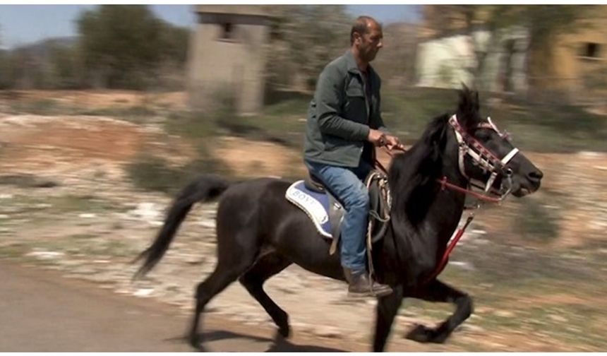 Kahramanmaraş'ta atıyla market alışverişini yapıyor!