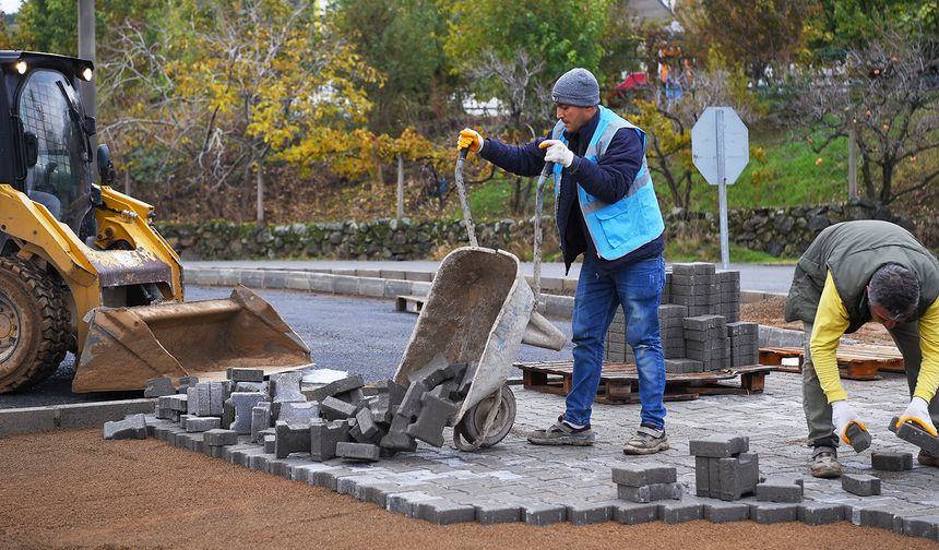 Dulkadiroğlunda Kilit Parke Bakım Çalışmaları Devam Ediyor