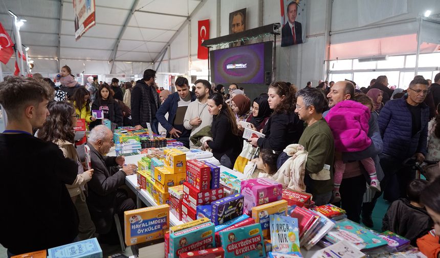 9. Uluslararası Kitap Fuarı, Final Gününde de Binlerce Misafirini Ağırladı