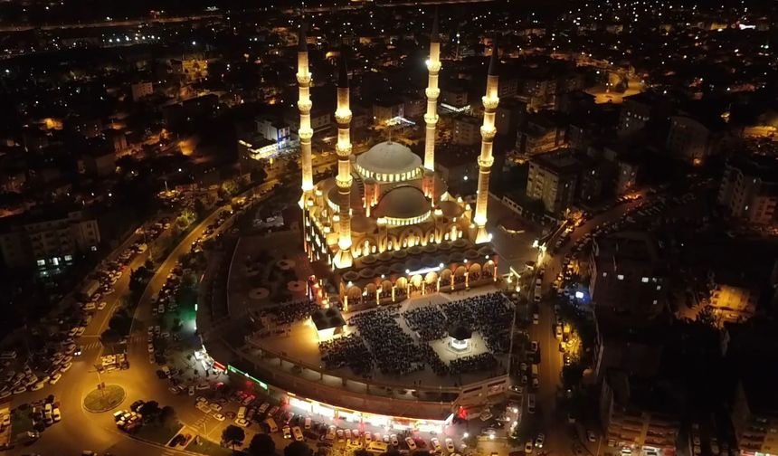 Kahramanmaraş’ta 20 bin kişi Kadir Gecesi’nde buluştu