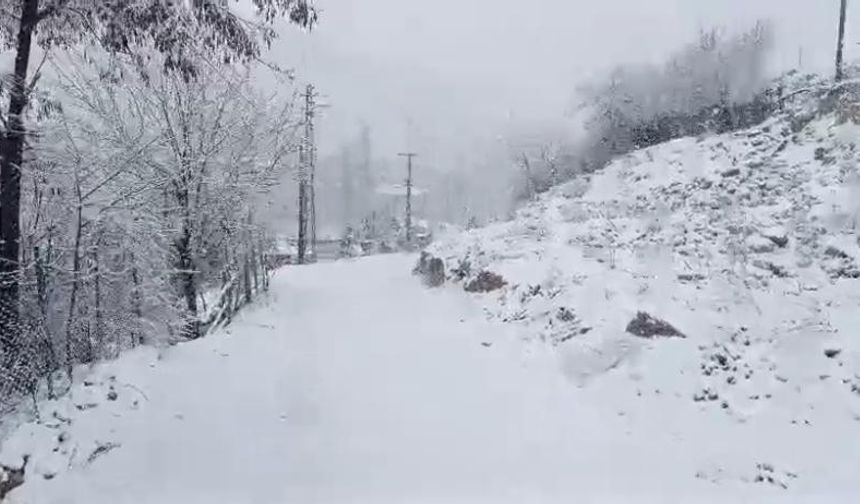 Kahramanmaraş’ta Kuzey İlçelerde Kar, Kent Merkezinde Sağanak Yağış Etkili Oldu