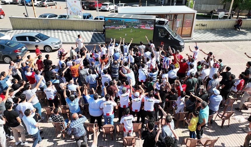 Kahramanmaraş’ta Futbol Coşkusu Dev Ekrana Taştı; İstiklalspor Finalde!