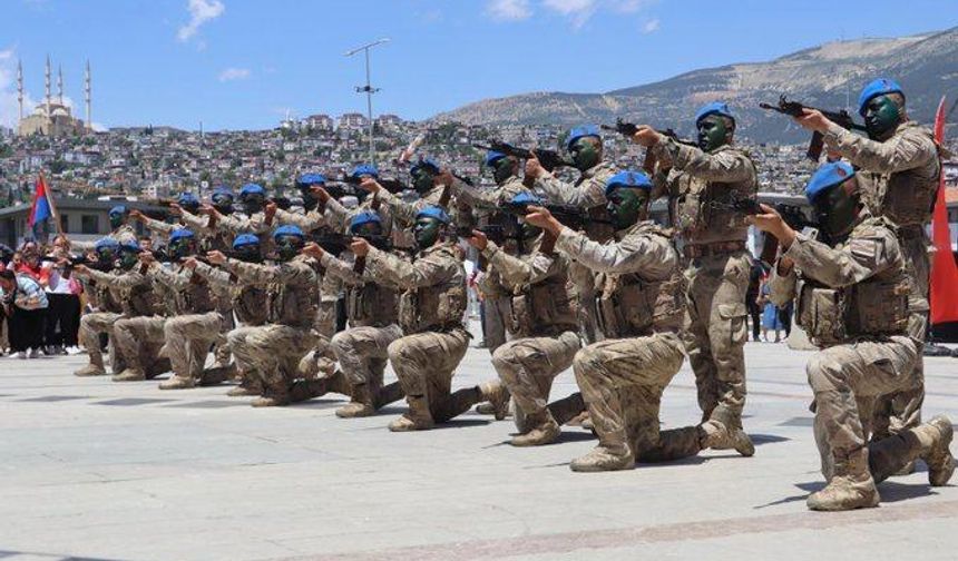 Kahramanmaraş’ta komandolar hayran bıraktı