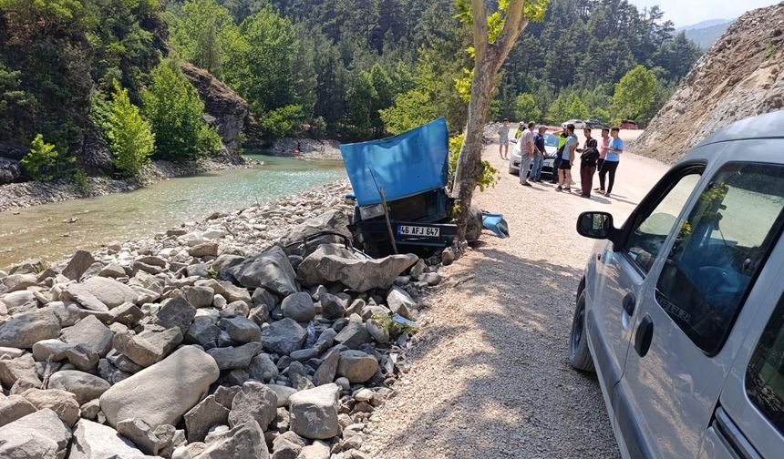 Andırın’da otomobil ağaca çarptı: 2 yaralı