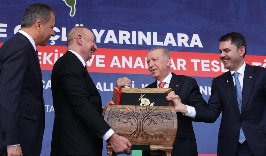 Cumhurbaşkanı Erdoğan ve Aliyev’e Kahramanmaraş’ın Tescilli El Sanatları Hediyesi