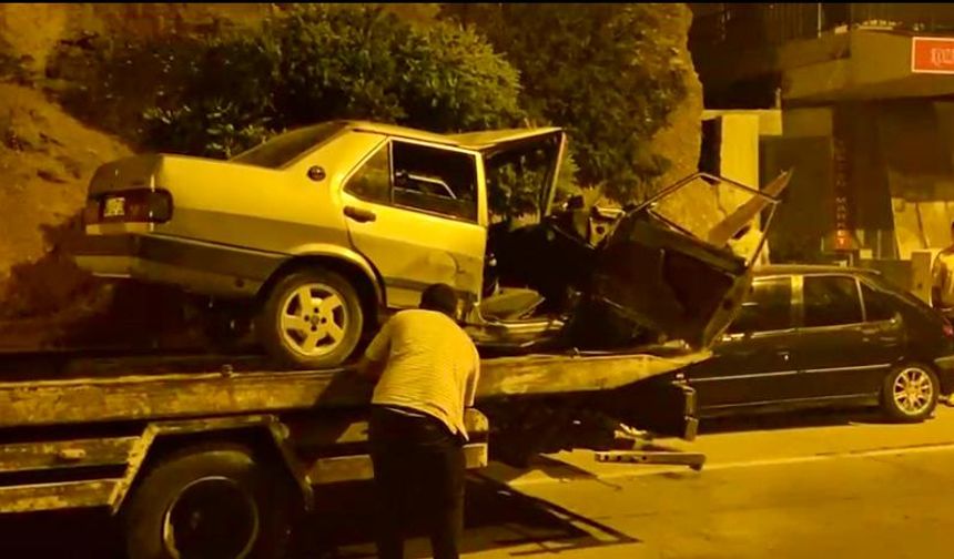 Kahramanmaraş’ta park halindeki araçlara çarptı: 2 yaralı
