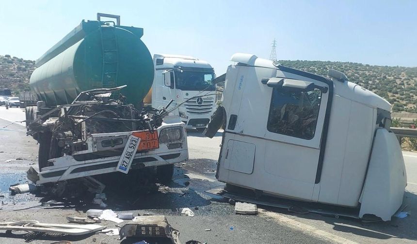 Kahramanmaraş’ta tanker ile kamyon çarpıştı