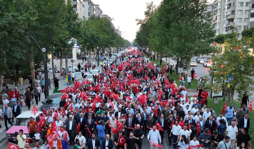 9 Yıl Önceki Ruhla; Kahramanmaraş Demokrasi ve Milli Birlik Kortejinde Buluştu
