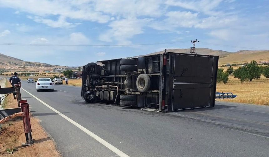 Afşin’de kamyonet devrildi: 2 yaralı