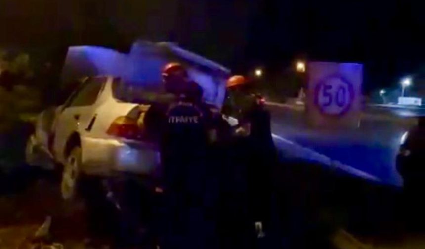 Kahramanmaraş’ta yoldan çıkan otomobil ağaca çarptı: 2 yaralı
