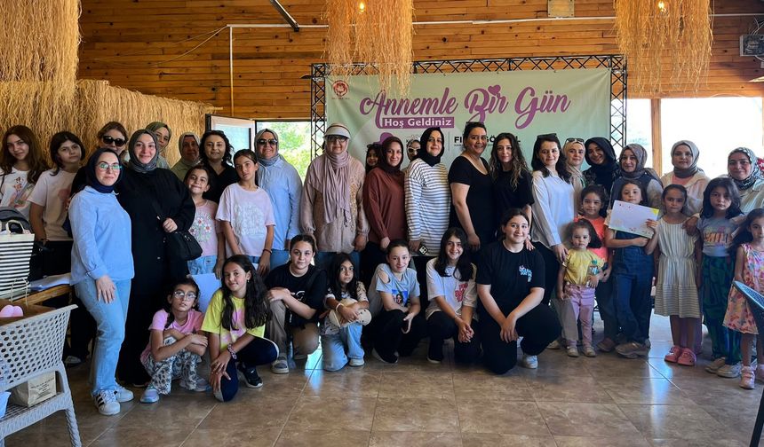 Anne ve Kızlar Doğada Buluştu; Eğlence ve Sevgi Dolu Bir Gün