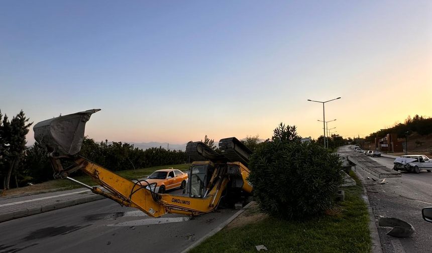 Kahramanmaraş'ta freni patlayan tır ile otomobil çarpıştı: 2 yaralı