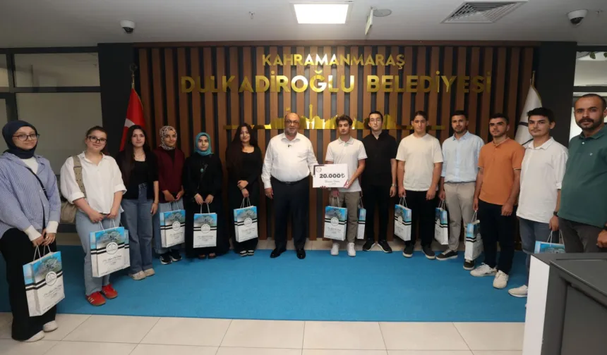 Kahramanmaraş Dulkadiroğlu'ndan YKS'de başarılı öğrencilere 20 bin TL destek