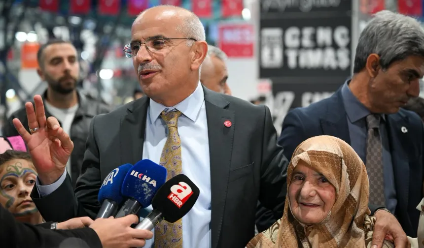 88 yaşındaki Emine Teyze okumanın yaşı olmadığını gösterdi