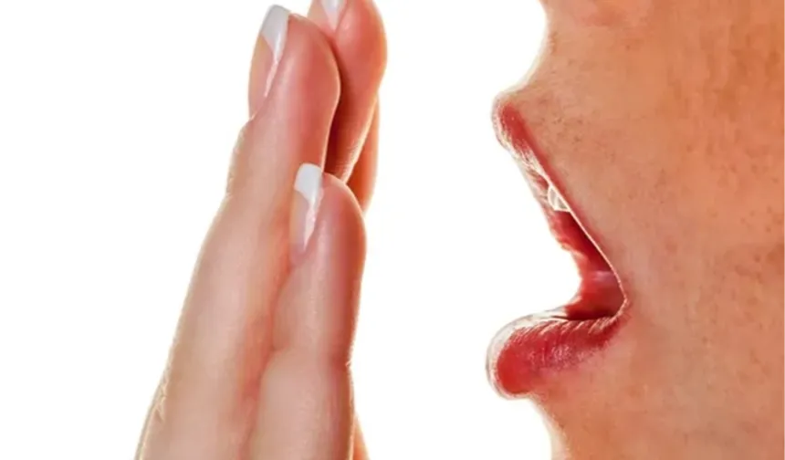 İşte ağız kokusuna yol açan 6 neden