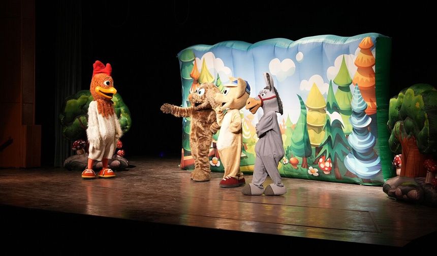 Kahramanmaraş’ta minikler yarıyıl tatiline tiyatro ile başladı