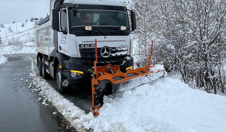 Kahramanmaraş’ta şehir merkezinden kırsala karla kesintisiz mücadele