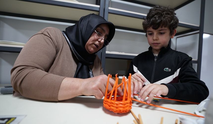 Rattan sepet atölyesiyle anneler ve çocuklar birlikte üretti