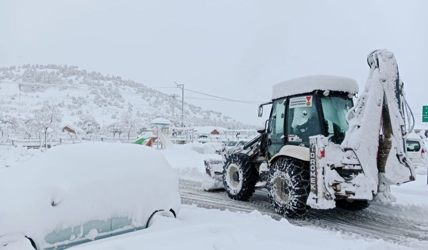 Kahramanmaraş’ta kar alarmı: Büyükşehir ekipleri sahada