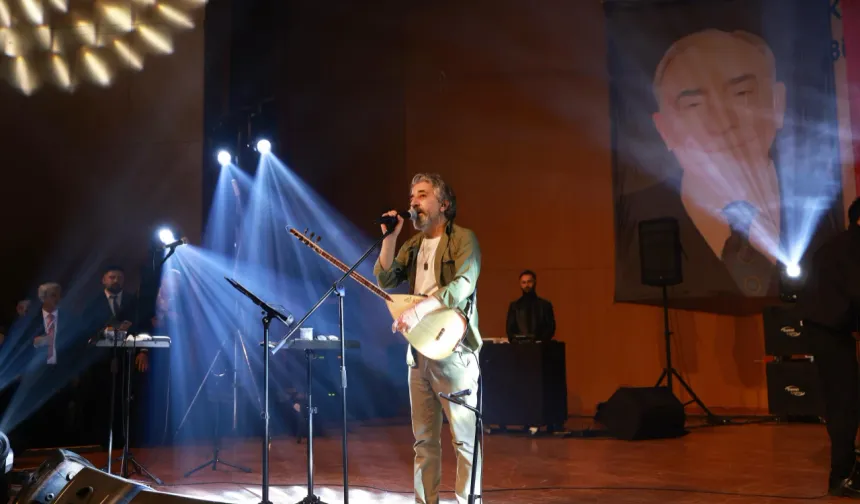 Kurtuluş coşkusu Ali Kınık konseriyle taçlandı