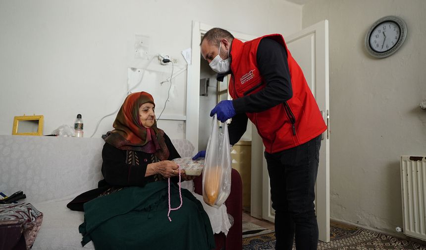 Ramazan’da kapılar tek tek çalınıyor: 450 kişiye sıcak yemek