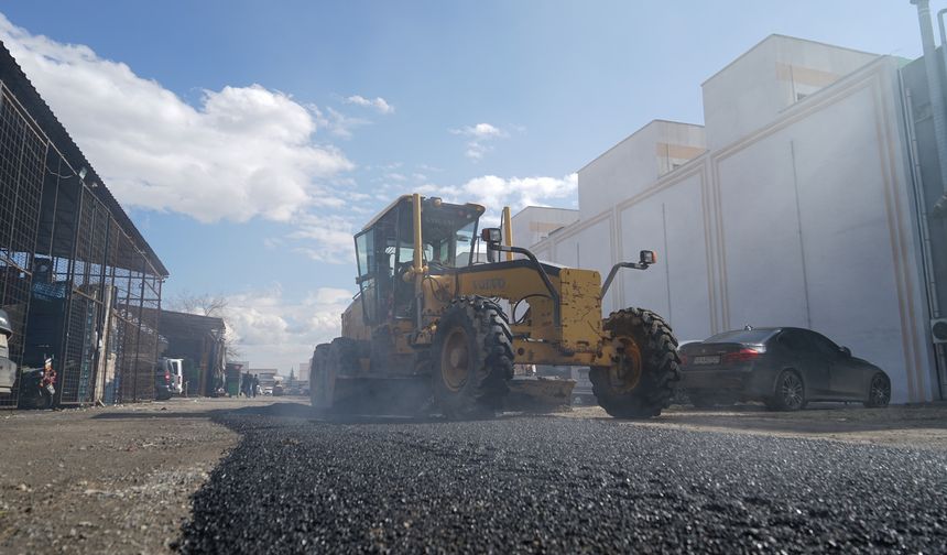 Toptancılar Sitesi’nin yolları sıcak asfaltla yenileniyor