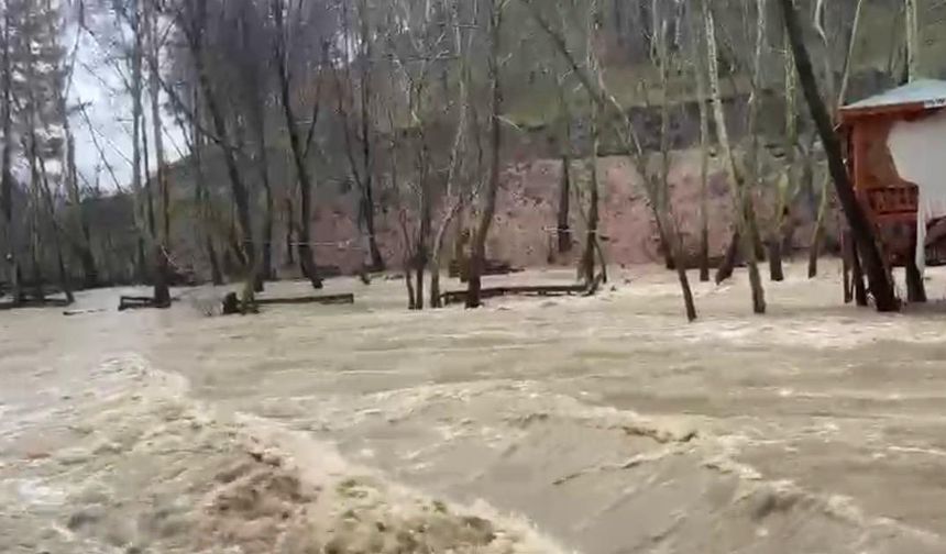 Kahramanmaraş’ta sel tarım arazilerini vurdu