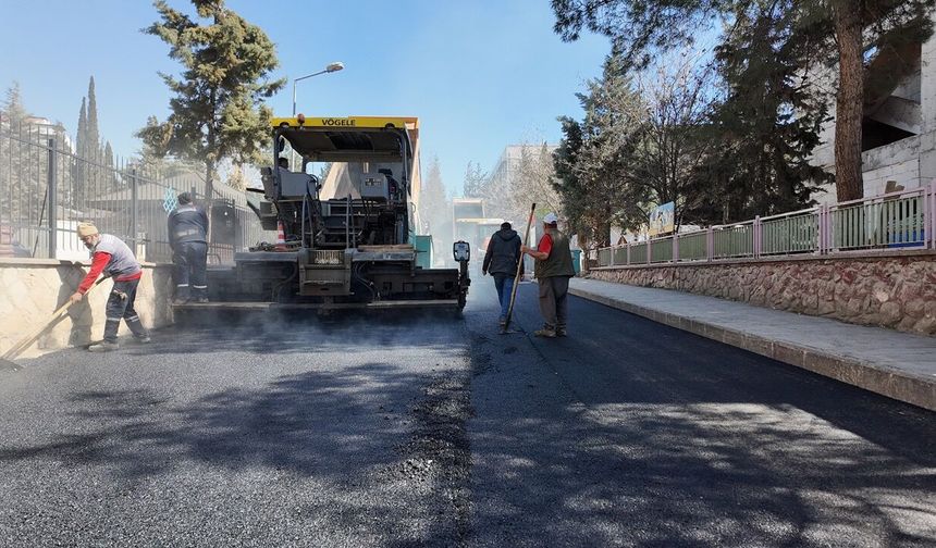 Kahramanmaraş Dulkadiroğlu Yenişehir’de asfalt seferberliği sürüyor